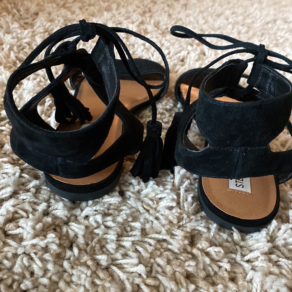 Steve Madden suede lace up ankle sandals. Adjustable laces with tassel ties. - Picture 3 of 5